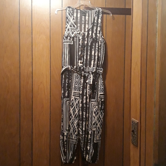 Patterned Jumpsuit - Picture 4 of 4